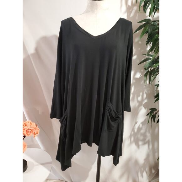 LOGO by Lori Goldstein Tops - Logo Lori Goldstein V-Neck Tunic Top Sz 3X Asymmetrical Pockets Lagenlook Black